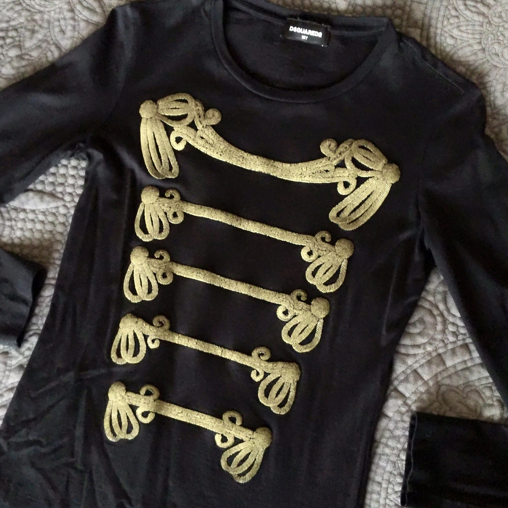 ⚜️DSQUARED2⚜️ long sleeve black tee with gold imprint size 16 years